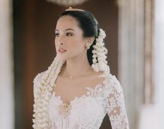 Aktris Maudy Ayunda Menikah Hari Ini, Vidi Aldiano Jadi Bridesmate