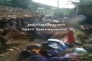 Geger! Nekat Poliandri dengan Nikahi 2 Laki-laki, Wanita Ini Diusir dari Desanya, Pakiannya Dibakar