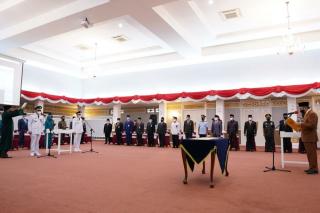 Gubri Resmi Lantik Kamsol Sebagai Pj Bupati Kampar dan Muflihun Sebagai Pj Wali Kota Pekanbaru