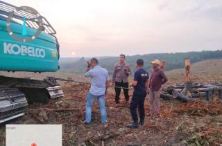 Perampok Rampas Komputer Alat Berat di Areal HTI PT Arara Abadi Pelalawan