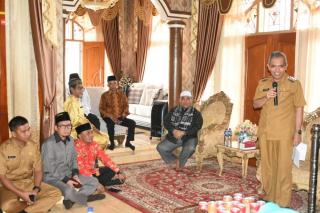 Pj Bupati Kampar Lakukan Silaturahmi dengan Tokoh Masyarakat Pada Hari Pertama Kerja