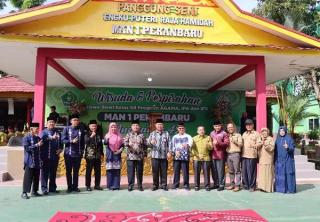 Hadiri Wisuda MAN 1 Pekanbaru, Kakanwil: Madrasah Penyumbang Prestasi Terbesar