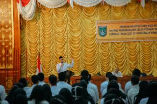 Wako Dumai Serahkan SK CPNS Formasi Tahun 2021