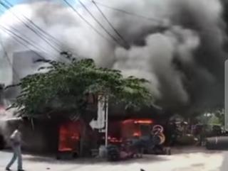 Rumah Bengkel di Jalan Parit Indah Pekanbaru Hangus Dilahap Api