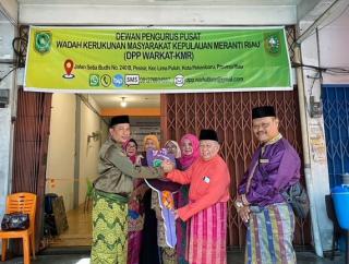 Pemkab Serahkan Ambulans untuk Warga Meranti di Pekanbaru