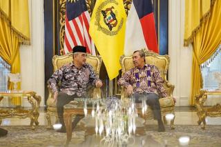 Temui Yang Dipertua Negeri Melaka, Gubri Bahas RoRo Dumai-Melaka
