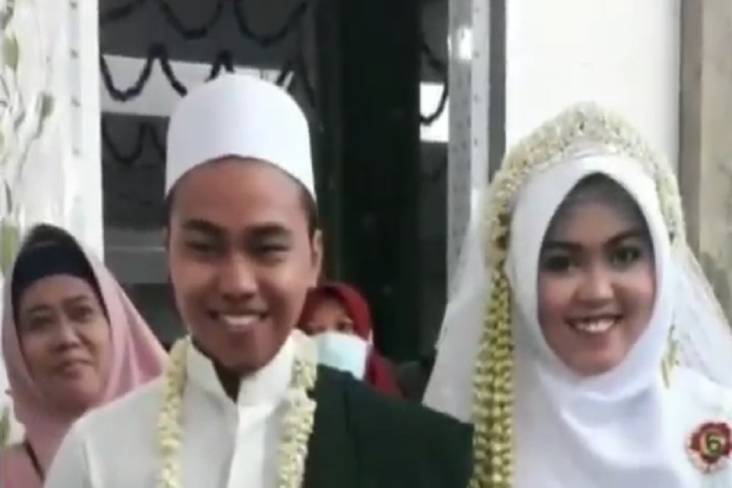 Heboh! 22 Pasangan Nikah Massal di Pesantren Tanpa Tahu Jodohnya Siapa