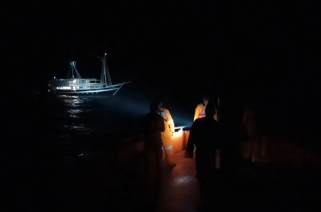 Tim SAR Selamatkan Puluhan Turis Asing di Selat Lombok
