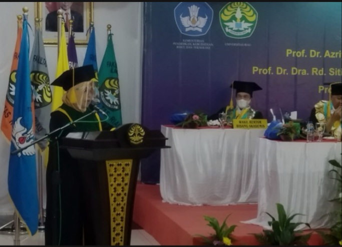Azriyenni Jadi Profesor Wanita Pertama Bidang Kelistrikan di Riau