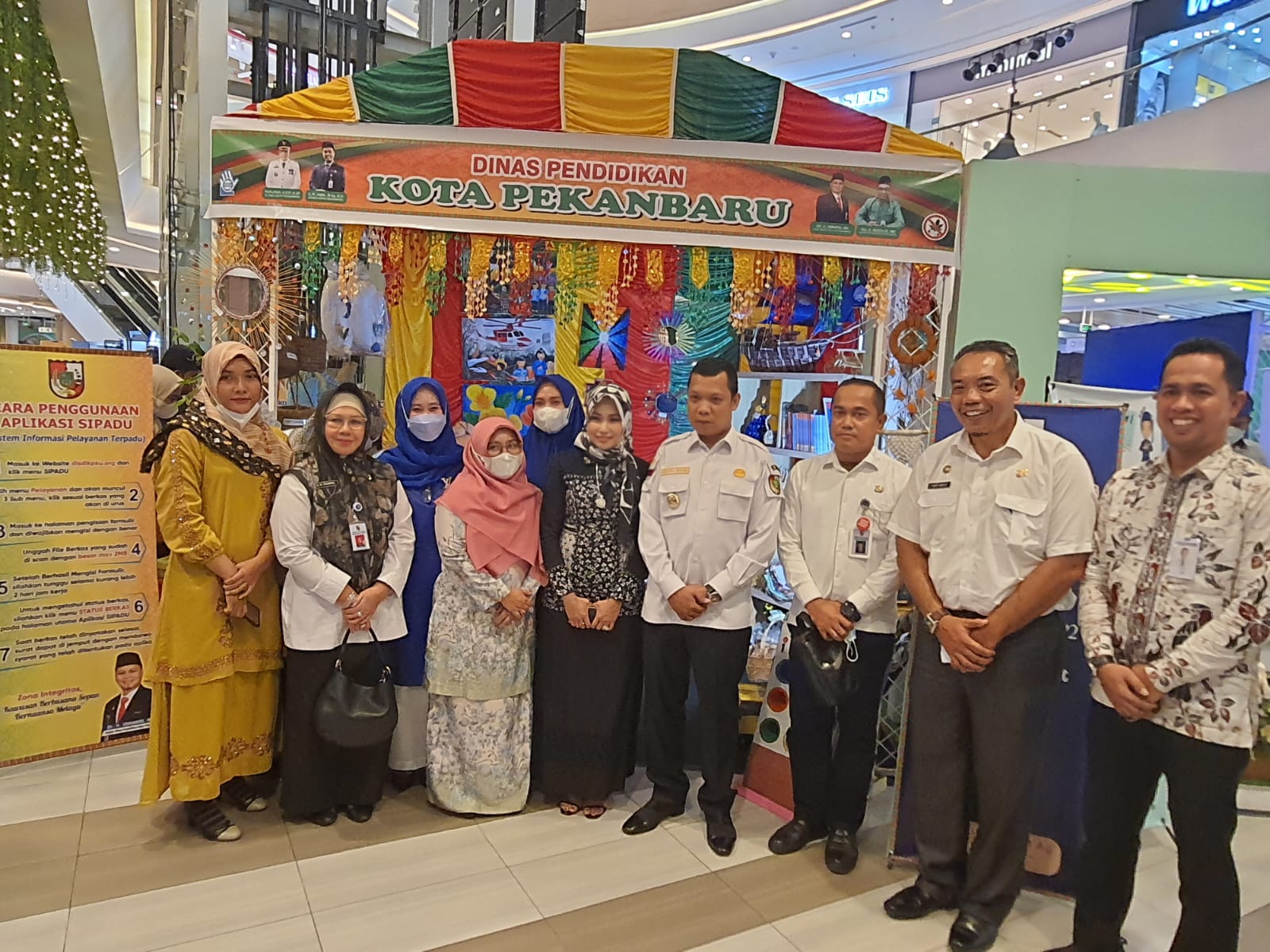 Pj Walikota Kunjungi Stand Dinas Pendidikan di Pekanbaru Raya Fair and Expo 2022