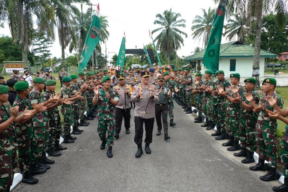 Kunjungi Dua Markas TNI di Kampar, Kapolda Pesan Mengenai Sinergitas