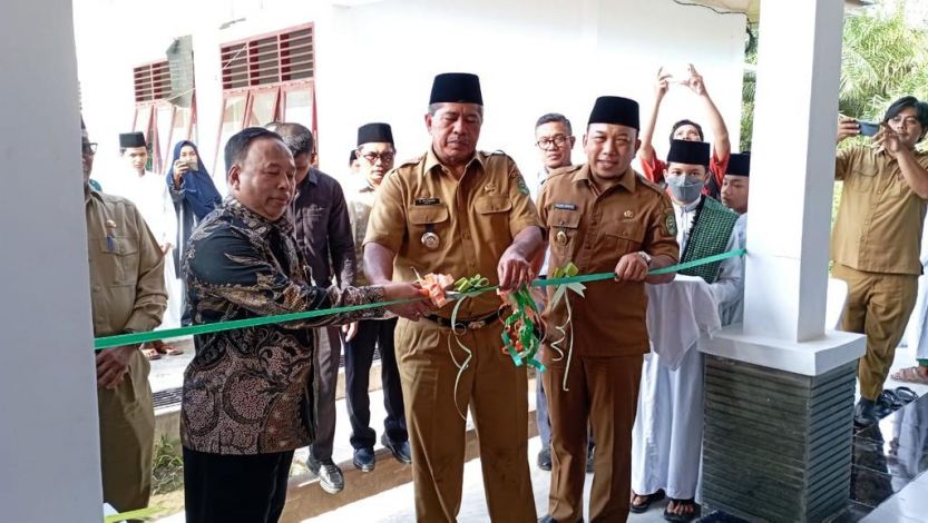Bupati Siak Alfedri Resmikan 3 RKB di Ponpes Darul Hadis Sultan Yahya