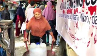 Operasi Pasar Minyak Goreng Curah Murah di Pasar Selasa Panam Diserbu Warga