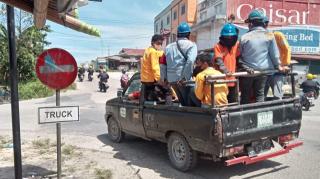 Subkontraktor PT IKPP Perawang Masih Gunakan Mobil Angkutan Barang Jadi Angkutan Pekerja