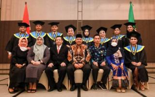 Alfedri Bangga, 11 Anak Siak Ikut Wisuda Universitas Hayam Wuruk