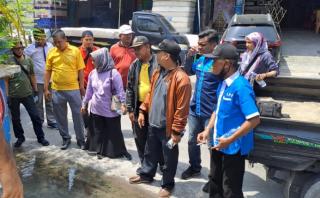 Camat Senapelan Tinjau Titik Banjir dan Drainase di Dua Kelurahan