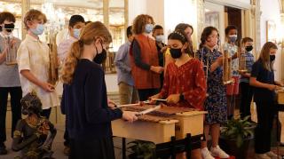 Murid SD di Washington, D.C. Nyanyikan Lagu Burung Kakatua Sambil Bermain Angklung