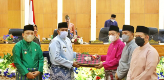 Hadiri Rapat Paripurna, Bupati Alfedri Sampaikan Ranperda Pertanggungjawaban Pelaksanaan APBD T.A 2021