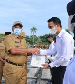 Serahkan SK CPNS, Alfedri: Calon ASN Mesti Berkontribusi Untuk Daerah