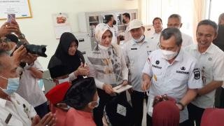 Gubernur Riau Syamsuar Ulang Tahun ke-68 di Panti Asuhan