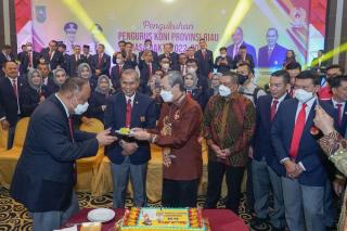 Pengukuhan Pengurus KONI Riau, Gubri: Momentum Penyiapan dan Pencapaian Prestasi Olahraga PON 2024