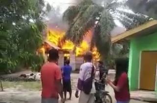 Pergi ke Kebun, Rumah Petani di Kuansing Terbakar, Anak Dengar Suara Ledakan