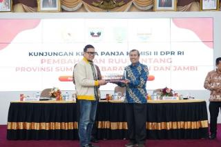 Rapat dengan Komisi II DPR, Gubri: Tenaga Honor agar Diprioritaskan Jadi CPNS