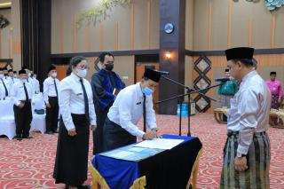 75 PPPK Guru Terima SK Pengangkatan dari Sekdako Pekanbaru