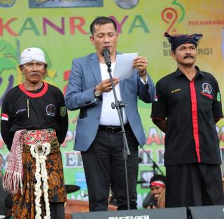 Hadiri Pagelaran Rempak Barongan, Bupati Adil: Budaya Melayu Tetap Menjadi Payung