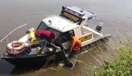 Mayat Tanpa Identitas Ditemukan Tenggelam di Sungai Siak