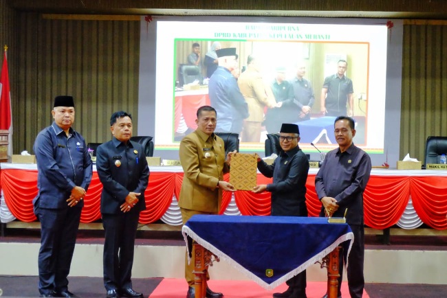 Pertanggungjawaban Anggaran 2021 Disetujui DPRD, Bupati Adil Sampaikan Terimakasih