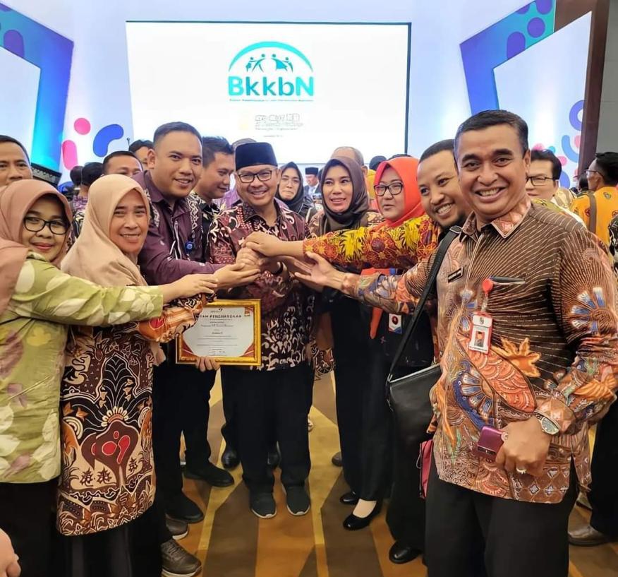 Pekanbaru Raih Penghargaan Bidang BANGGA KENCANA Nasional