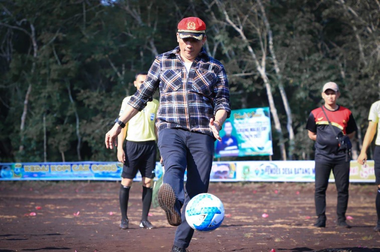 Buka Turnamen Batang Malas Cup III, Bupati: Ini Momen Pengembangan dan Pencarian Bibit Atlet