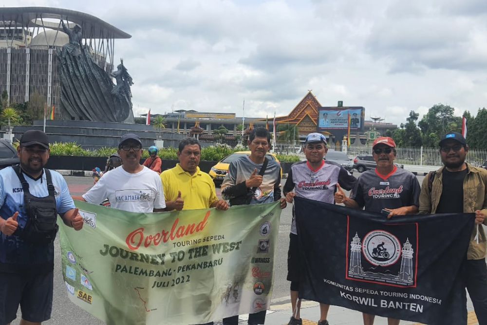 7 Hari Touring dari Palembang, 5 Pesepeda KSTI Tiba di Pekanbaru