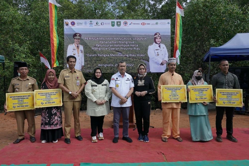 Desa Buruk Bakul dapat BKK 190 Juta Rupiah dari Gubernur Riau