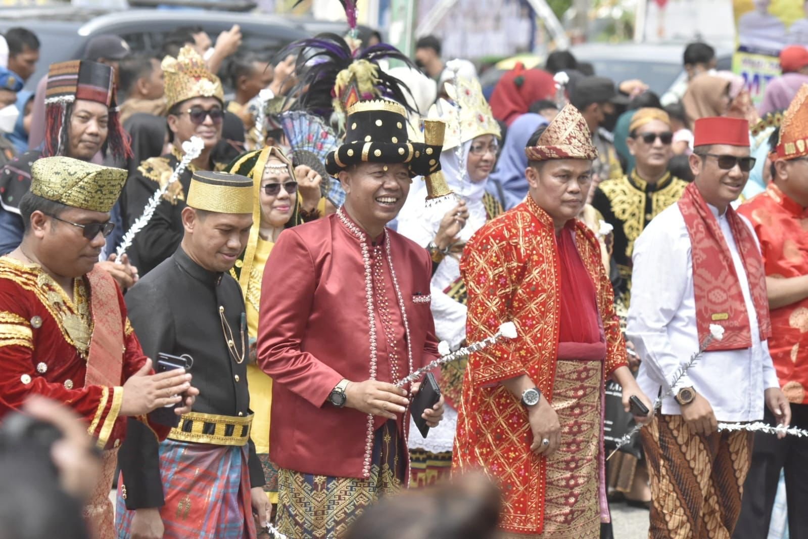 Kota Pekanbaru Tampilkan Keberagaman Budaya di Pawai Taaruf MTQ XL 
