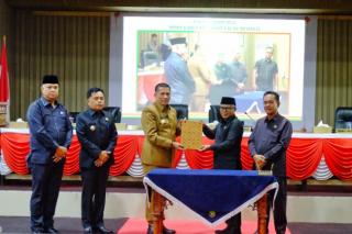 Pertanggungjawaban Anggaran 2021 Disetujui DPRD, Bupati Adil Sampaikan Terimakasih