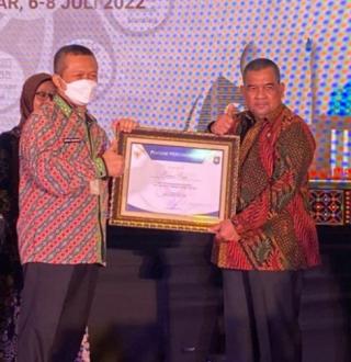 Pemprov Riau Terima Penghargaan Hasil Penilaian Kinerja 8 Aksi Konvergensi Penurunan Stunting