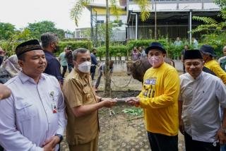 Gubri Hadiri Pemotongan Hewan Kurban Oleh PWI Riau 