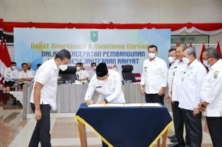 Wabup Husni Teken MoU dengan Pemprov Riau Dalam Percepatan Pembangunan