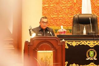 Wagubri Sampaikan Jawaban Atas Pandangan Fraksi Terhadap Ranperda APBD 2021