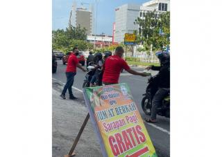 Jumat Berkah, Barisan Puan Maharani Riau Bagikan Sarapan Gratis