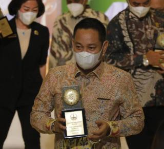 Ketua DPRD Siak Raih Penghargaan Nirwasita Tantra dari KLHK RI