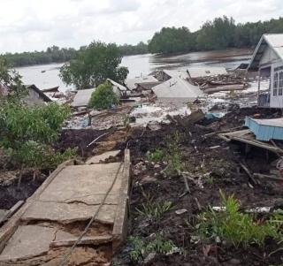 Longsor di Enok Inhil Rusak Fasilitas Jalan dan Belasan Rumah