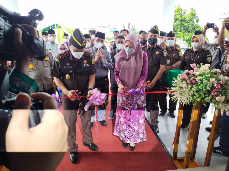 Kejati Resmikan Gedung Kantor Kejaksaan Negeri Indragiri Hulu dan Balai Rehap Narkotika