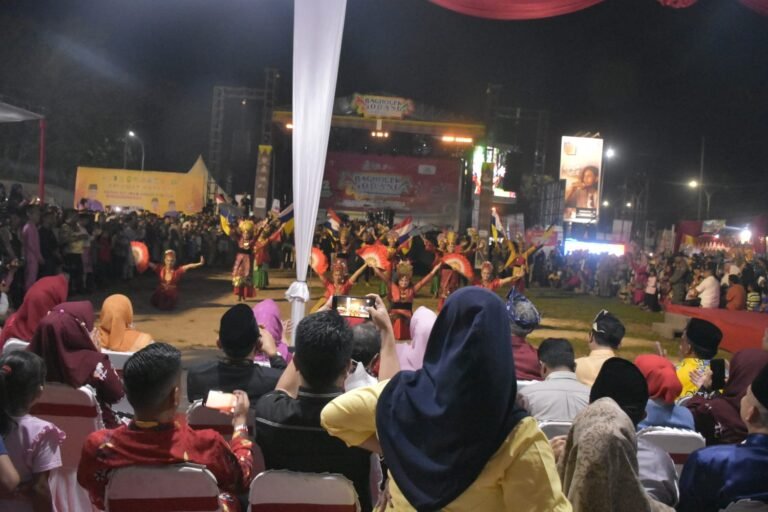 Ribuan Masyarakat Padati Pembukaan Bagholek Godang Festival Kabupaten Kampar