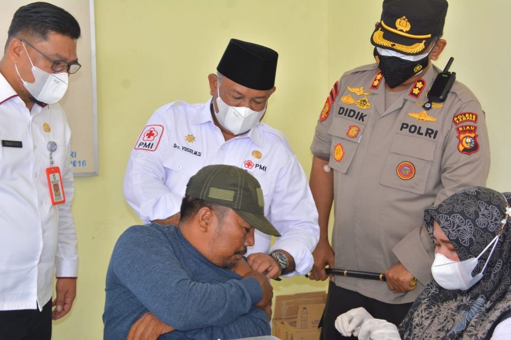 Peringati HUT Provinsi Riau ke 65, Polres Kampar Gelar Vaksinasi dan Donor Darah Massal