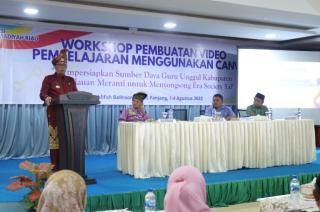 Bupati Adil Minta Tenaga Pendidik dan Peserta Didik Agar Cepat Beradaptasi dengan Perkembangan Teknologi