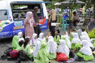 Bujang Kampung di Merempan Hulu, Perpustakaan Keliling Diserbu Anak Sekolah