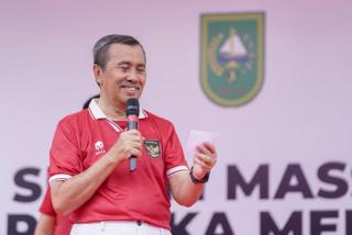 Semarakkan Hari Jadi ke 65 Provinsi Riau, Gubri Ikut Senam Massal Bersama Masyarakat
